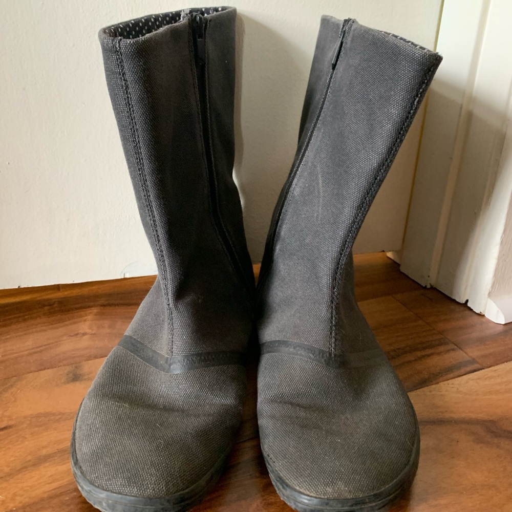 Vivo Barefoot waxed canvas rain boots with polka dot lining